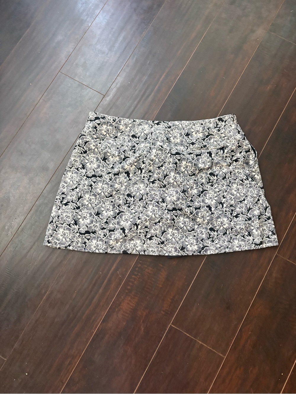 Tommy Bahama Everyday Active Floral Skort | XL | Brown & Cream Golf Tennis Skort - Picture 3 of 4